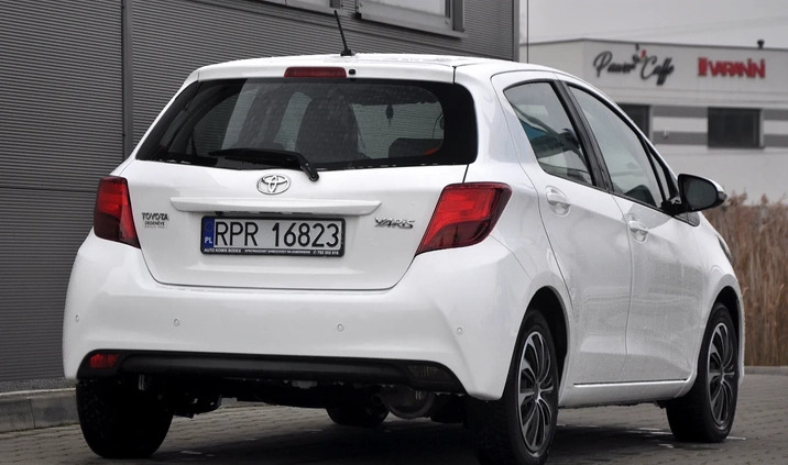 Toyota Yaris cena 42800 przebieg: 67000, rok produkcji 2015 z Rzeszów małe 106